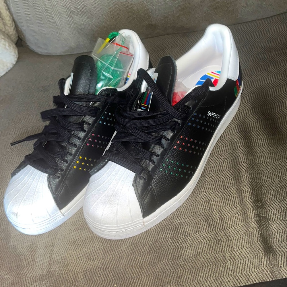 Brand new RARE adidas superstars size 7 men